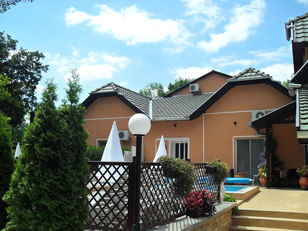 Guesthouse Villa Elizabet Palić エクステリア 写真