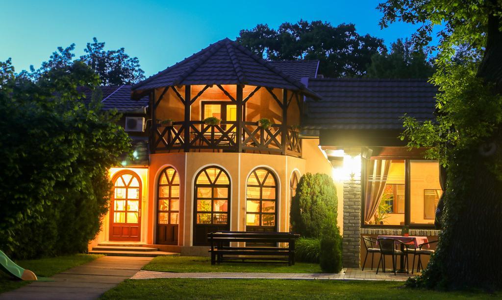 Guesthouse Villa Elizabet Palić エクステリア 写真