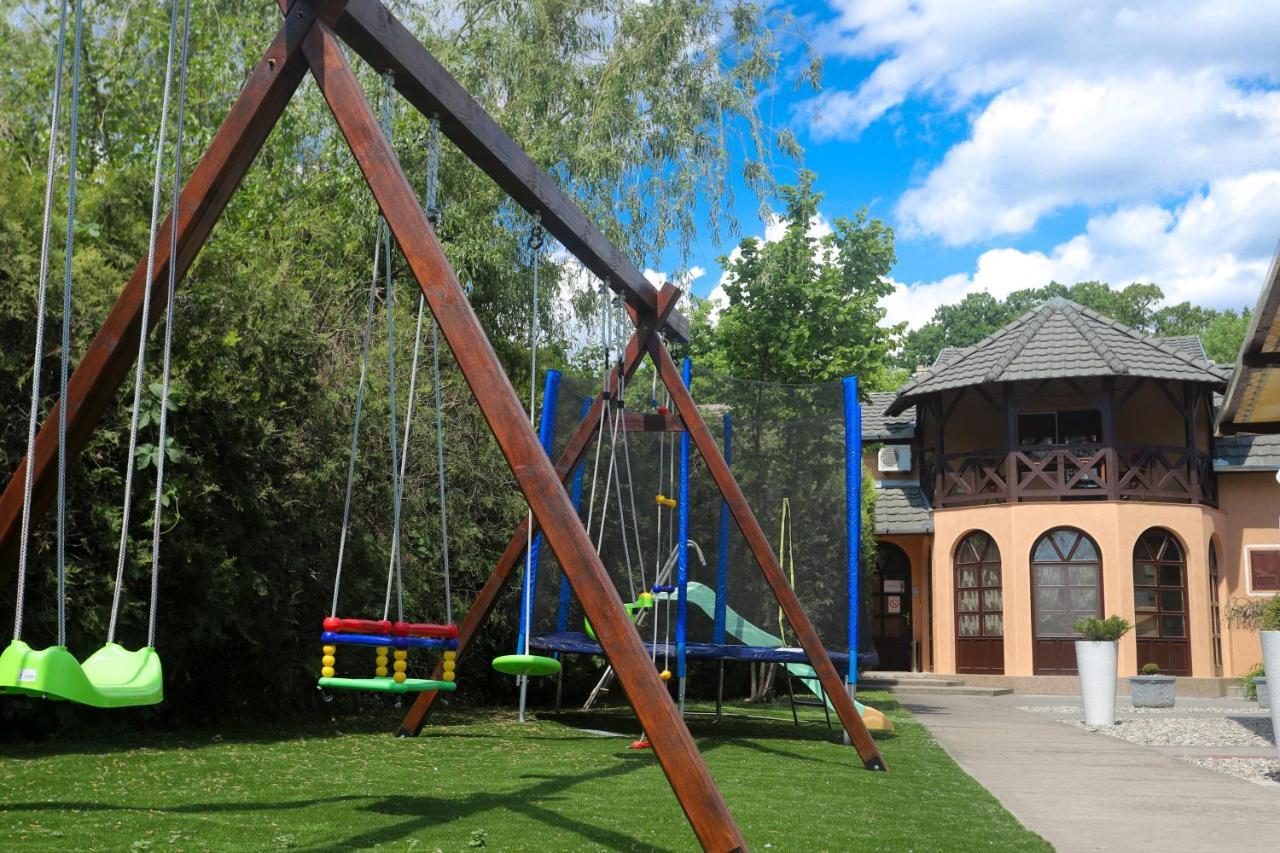 Guesthouse Villa Elizabet Palić エクステリア 写真
